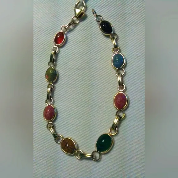 VINTAGE CARLA BEAUTIFUL 14 KT GOLD LINK BRACELET W DIFF. CARVED SCARAB GEMS 7" - Picture 1 of 12